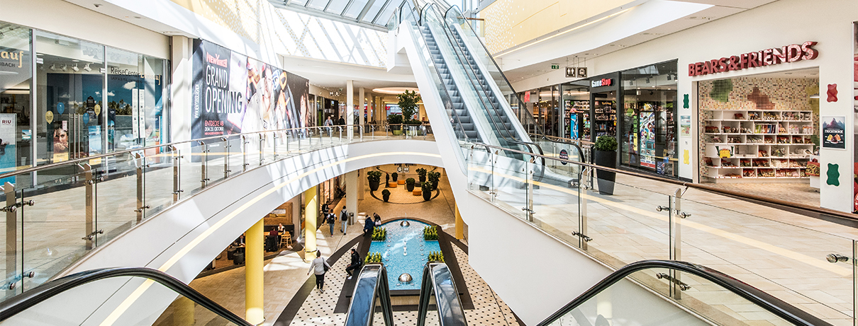 distler-mercado-gebäude-innenbereich-rolltreppen