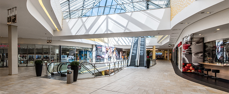 distler-mercado-gebäude-innenbereich-rolltreppen